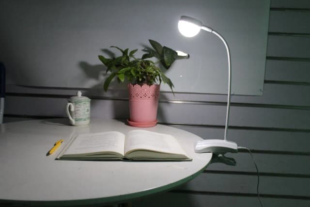 Co to jest literatura faktu? Definicja, cechy i przykłady, które musisz znać